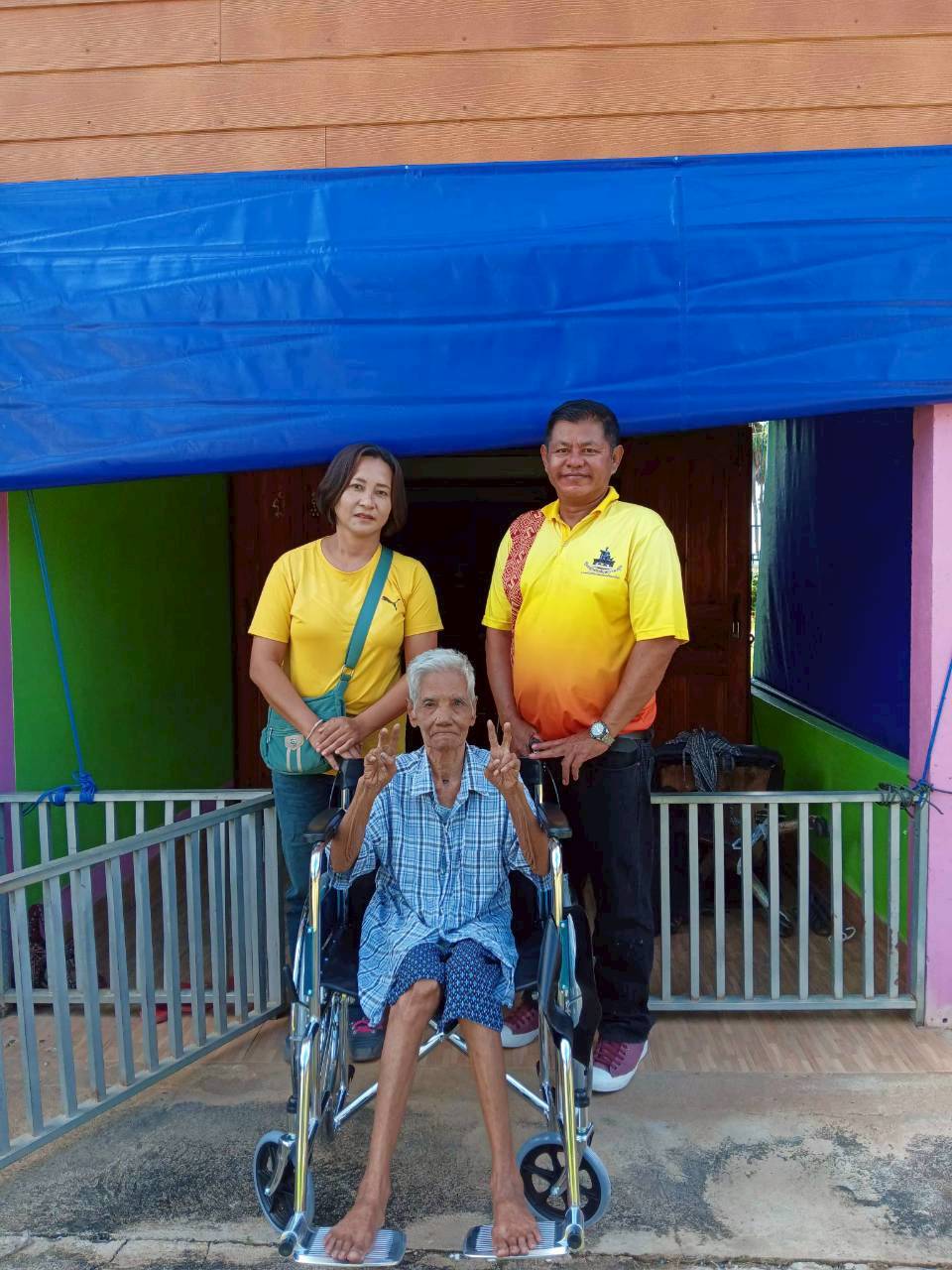 ลงพื้นที่มอบรถเข็นผู้ป่วย ผู้สูงอายุ (วีลแชร์) ให้แก่ครัวเรือนเป้าหมาย