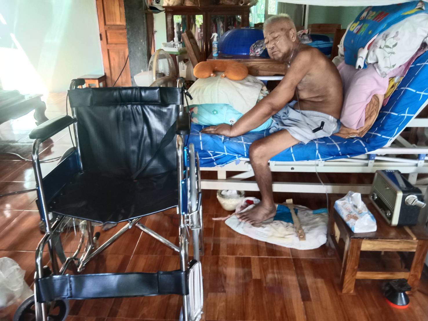 ลงพื้นที่มอบรถเข็นผู้ป่วย ผู้สูงอายุ (วีลแชร์) ให้แก่ครัวเรือนเป้าหมาย