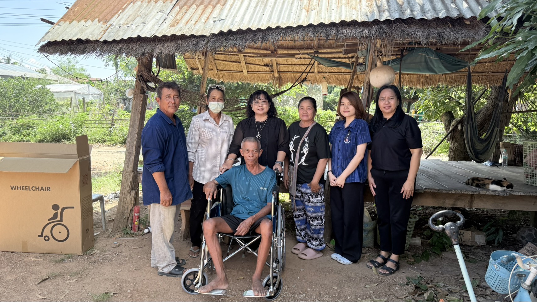 ลงพื้นที่มอบรถเข็นผู้ป่วย ผู้สูงอายุ (วีลแชร์) ให้แก่ครัวเรือนเป้าหมาย