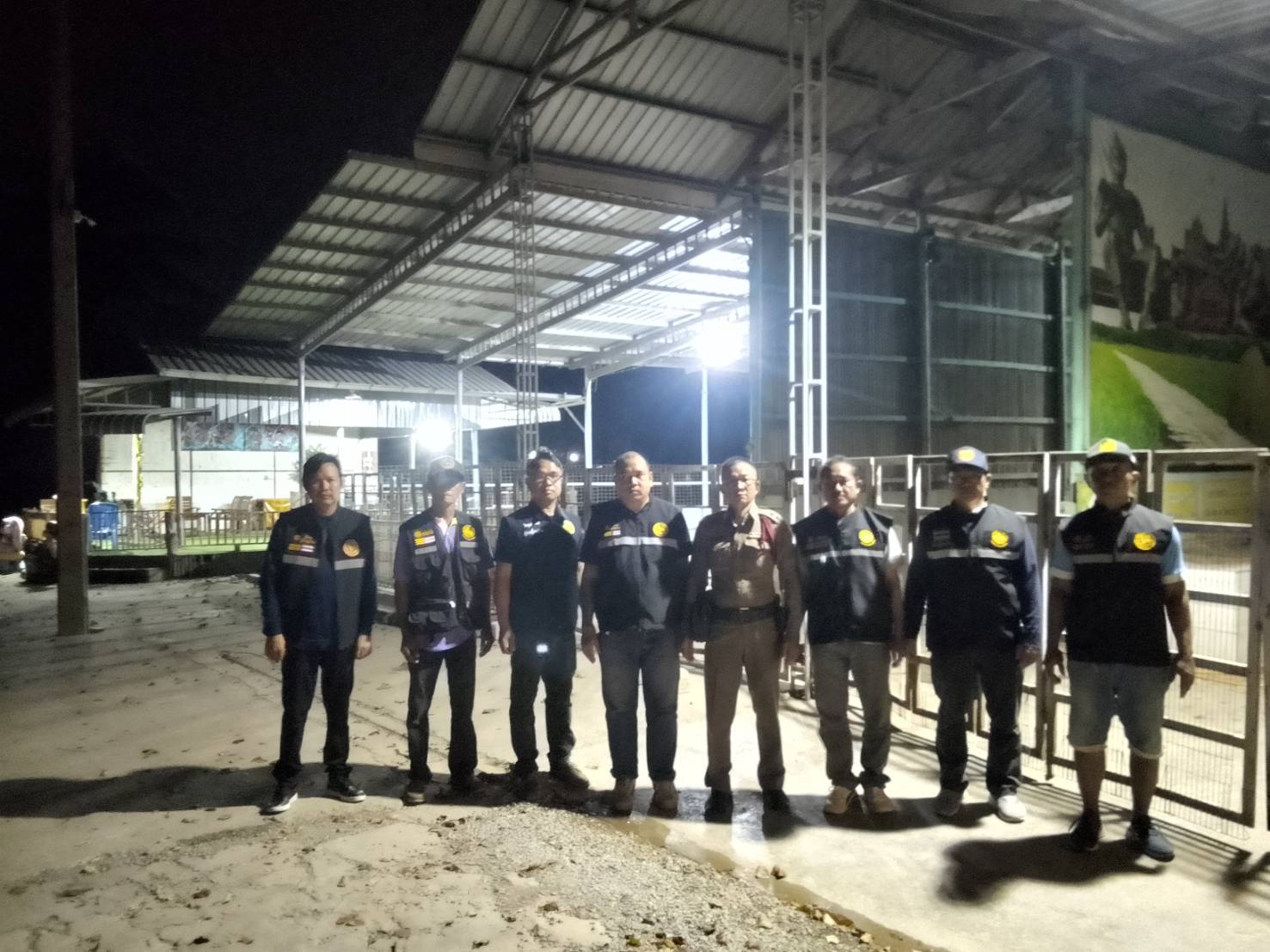 กองทุนแม่ของแผ่นดินตำบลวังลึกร่วมกันออกตรวจพื้นที่เพื่อรักษาความสงบ และป้องกันปัญหายาเสพติดในชุมชน 