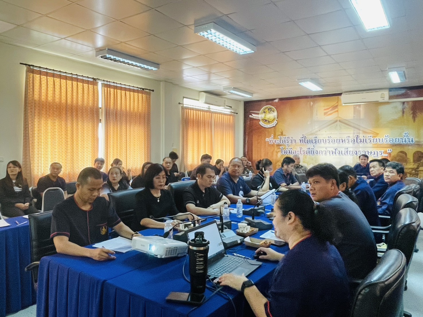 การประชุมหัวหน้าส่วนราชการอำเภอศรีสำโรง ประจำเดือนเมษายน