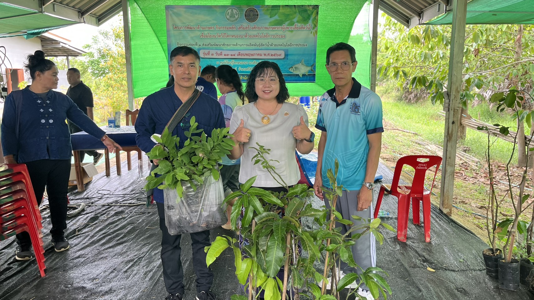 ร่วมกิจกรรมแจกต้นไม้ เนื่องในวันต้นไม้ประจำปีของชาติ