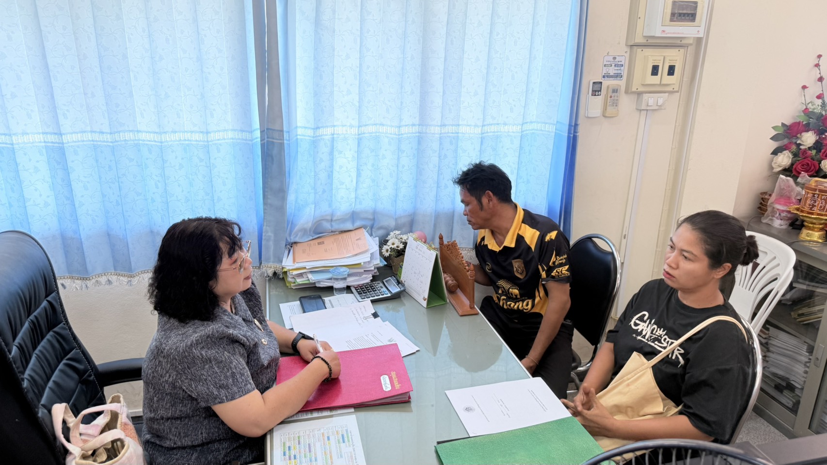 สพอ.ศรีสำโรง เตรียมความพร้อมจัดกิจกรรมกองทุนแม่ของแผ่นดิน ขับเคลื่อนการป้องกันและแก้ไขปัญหายาเสพติดในชุมชน