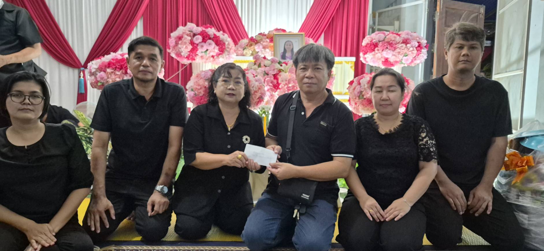 คณะกรรมการเครือข่าย OTOP จังหวัดสุโขทัย และ สพอ.ศรีสำโรง ร่วมแสดงความเสียใจกับครอบครัว “พี่หมี ข้าวแต๋นน้องข้าวเจ้า”
