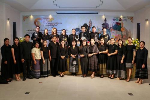 ร่วมงานแถลงข่าวเปิดงานโครงการพัฒนาด้านอุตสาหกรรม การค้าและการลงทุน กิจกรรมหลัก : การจัดมหกรรมสืบสานมรดกงานหัตถกรรม งานหัตถศิลป์สุโขทัยสู่ตลาดภูมิภาค